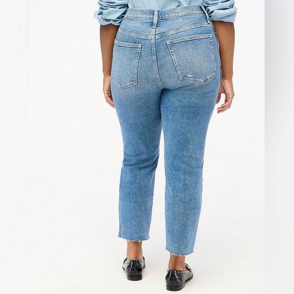 J. Crew Women’s Essential Straight Jean Light Blue Wash Everyday Jeans Size 32 - Picture 3 of 8